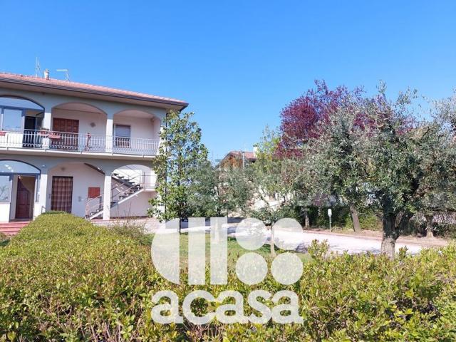 Villetta bifamiliare in vendita di 221 m² in Via Campone Sala