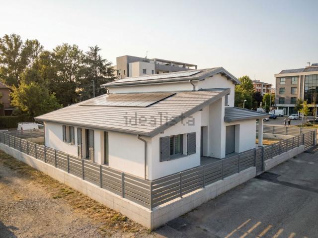 Villetta bifamiliare in vendita di 221 m² in Via Fabrizio de André