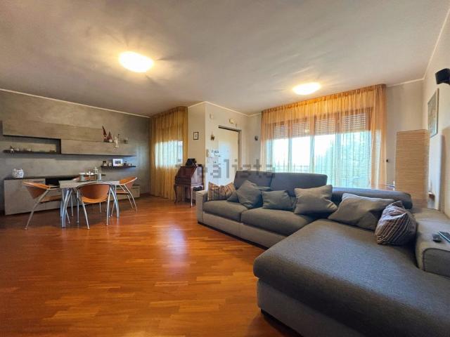 Villetta bifamiliare in vendita di 221 m² in Via Michele Ciafardini, 11