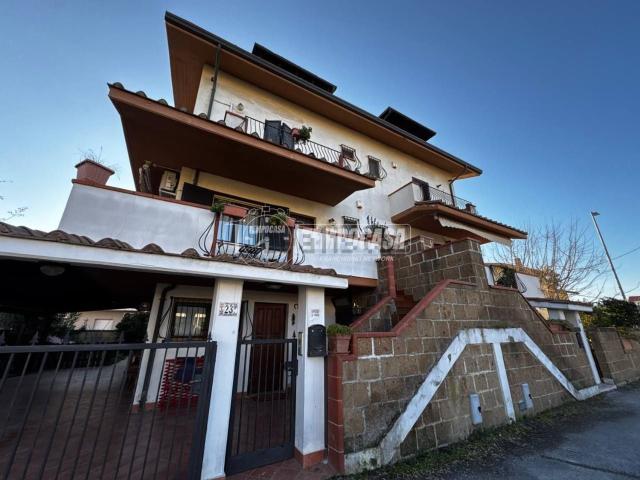 Villetta bifamiliare in vendita di 221 m² in Via San Paolo, 23