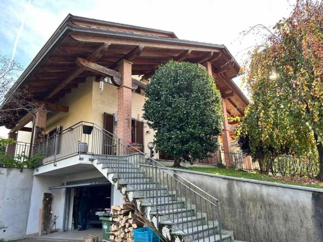 Villetta bifamiliare in vendita di 222 m² in Via Visella, 17