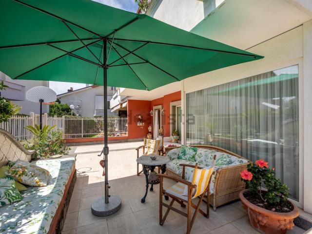 Villetta bifamiliare in vendita di 222 m² in Via Frassinoro