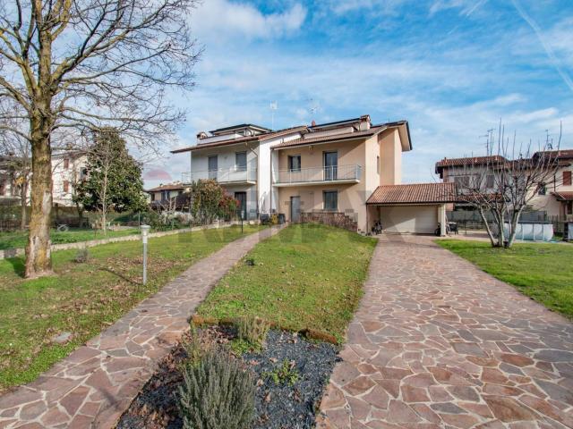 Villetta bifamiliare in vendita di 222 m² in Via Garibaldi, 6