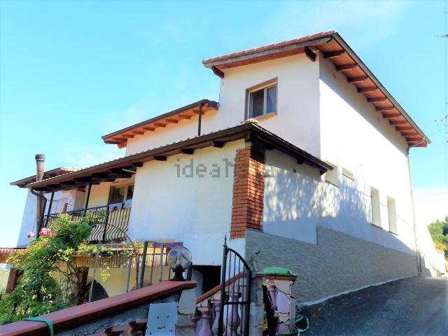 Villetta bifamiliare in vendita di 227 m² in Strada Ciaixe