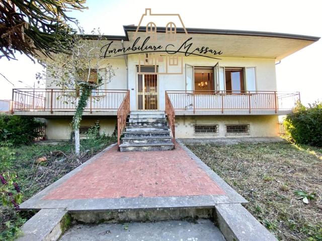 Villetta bifamiliare in vendita di 227 m² in Via Pratolino, 2
