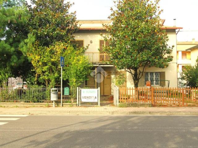 Villetta bifamiliare in vendita di 227 m² in Via Santa Croce, 4081
