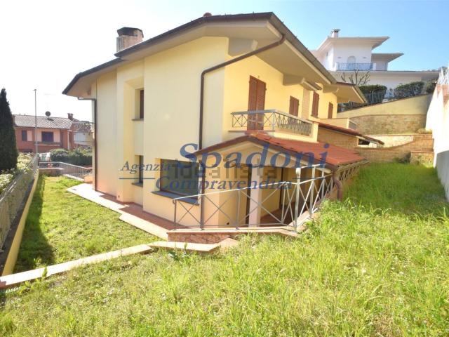 Villetta bifamiliare in vendita di 227 m²