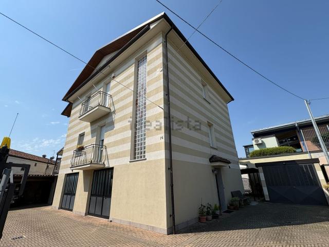 Villetta bifamiliare in vendita di 224 m² in Via Boves