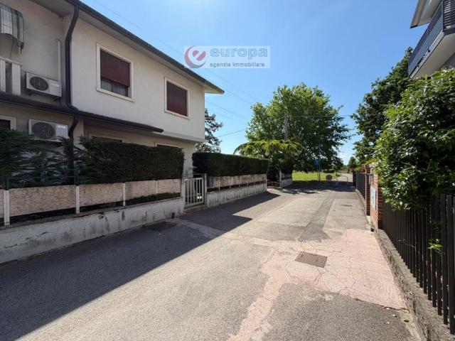 Villetta bifamiliare in vendita di 224 m² in Via Palermo, 13