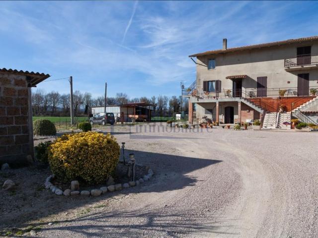 Villetta bifamiliare in vendita di 225 m² in Via Tevere