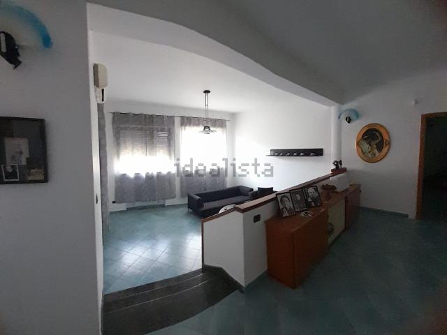 Villetta bifamiliare in vendita di 225 m² in Via Ammendolara