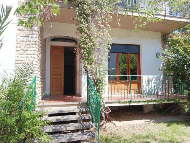 Villetta bifamiliare in vendita di 225 m² in Via Amedeo Modigliani