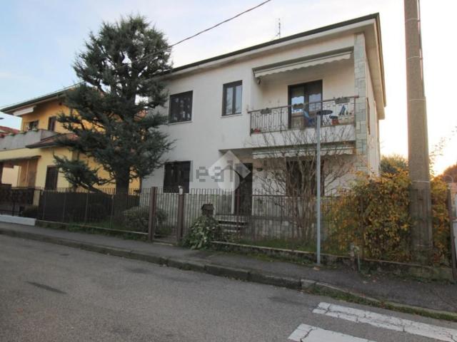 Villetta bifamiliare in vendita di 225 m² in Via Arturo Ferrarin, 11