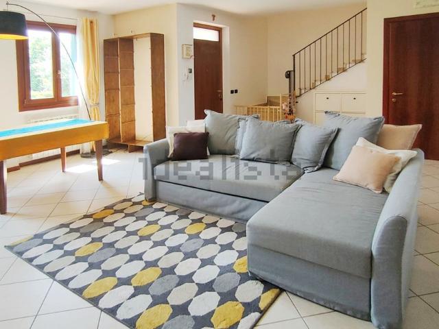 Villetta bifamiliare in vendita di 225 m² in Via Broli