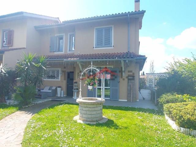 Villetta bifamiliare in vendita di 225 m² in Via di Marino Campagna