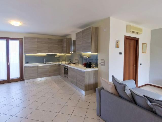Villetta bifamiliare in vendita di 225 m² in Via Pezze Lunghe