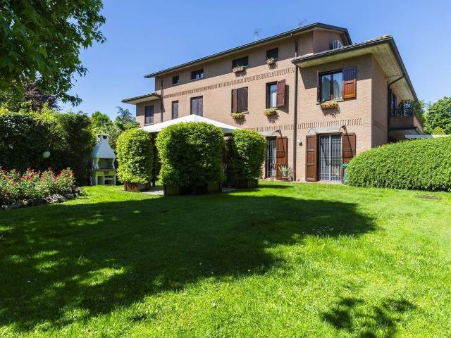 Villetta bifamiliare in vendita di 225 m² in Via Preti Partigiani, 49