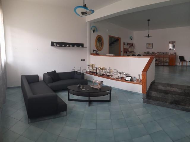 Villetta bifamiliare in vendita di 225 m² in Via Rimembranze, 240