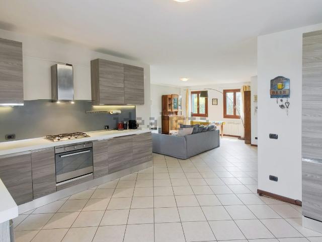 Villetta bifamiliare in vendita di 225 m² in Via San Martino, 15