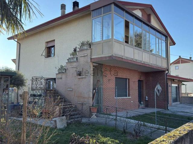 Villetta bifamiliare in vendita di 225 m²