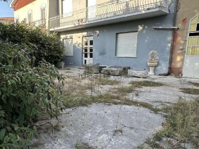 Villetta bifamiliare in vendita di 226 m² in Via Alcide De Gasperi