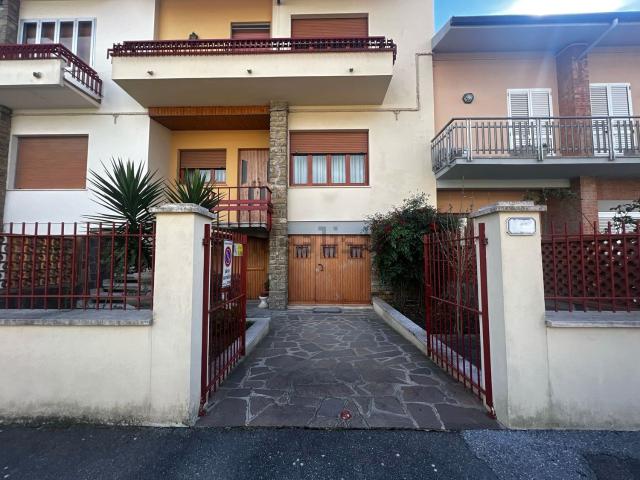 Villetta bifamiliare in vendita di 226 m² in Via Alessandro Volta, 73