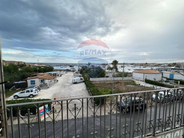 Villetta bifamiliare in vendita di 226 m² in Via Marzamemi, 33