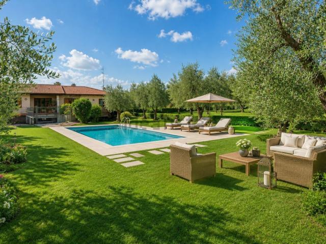 Villetta bifamiliare in vendita di 226 m² in Via Montanina, 50