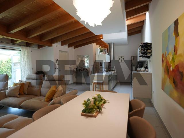 Villetta bifamiliare in vendita di 228 m² in Contrada Costa di Chieti, 15