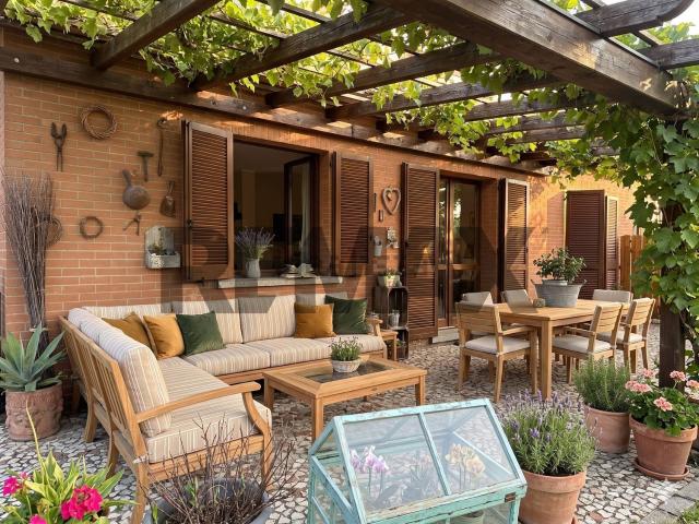 Villetta bifamiliare in vendita di 228 m² in Strada Viazza di Martorano, 60