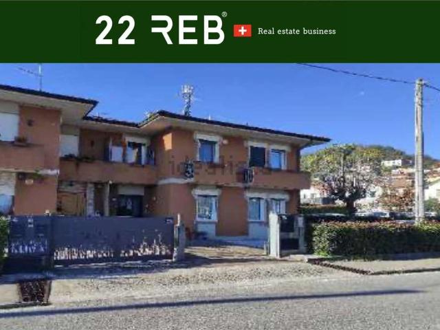Villetta bifamiliare in vendita di 228 m² in Via Kennedy