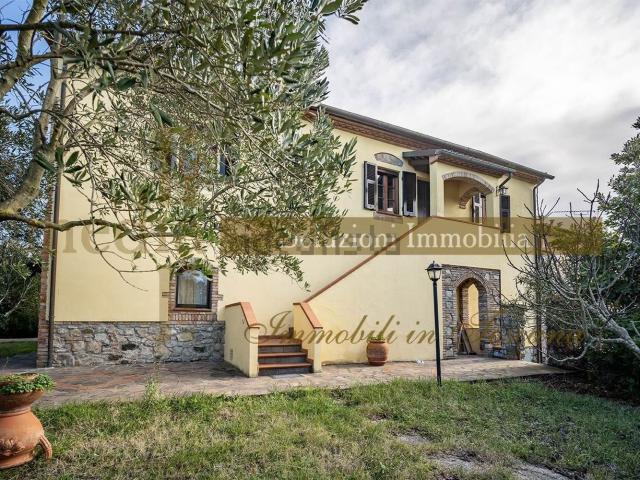 Villetta bifamiliare in vendita di 228 m²