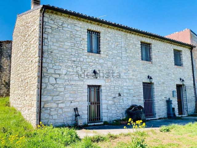 Villetta bifamiliare in vendita di 229 m² in Contrada Fonte La Cese