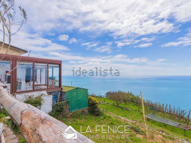 Villetta bifamiliare in vendita di 229 m² in Via Tramonti, 4