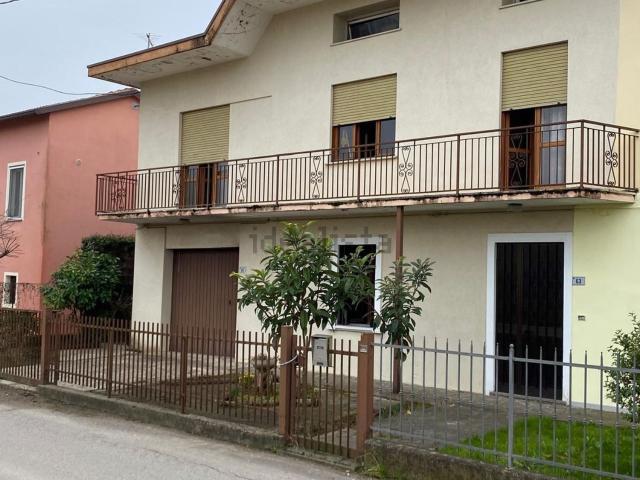 Villetta bifamiliare in vendita di 229 m² in Via Villanova, 63