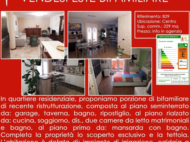 Villetta bifamiliare in vendita di 229 m² in Via Roma