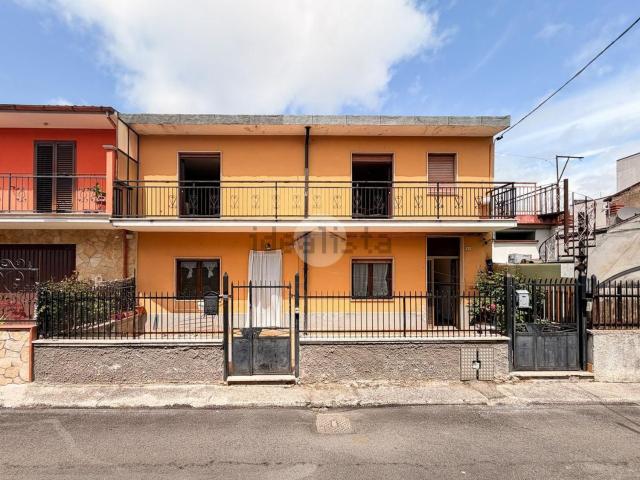 Villetta bifamiliare in vendita di 233 m² in Via Enrico Cialdini, 20