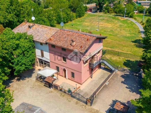 Villetta bifamiliare in vendita di 233 m² in Via Monarona, 5