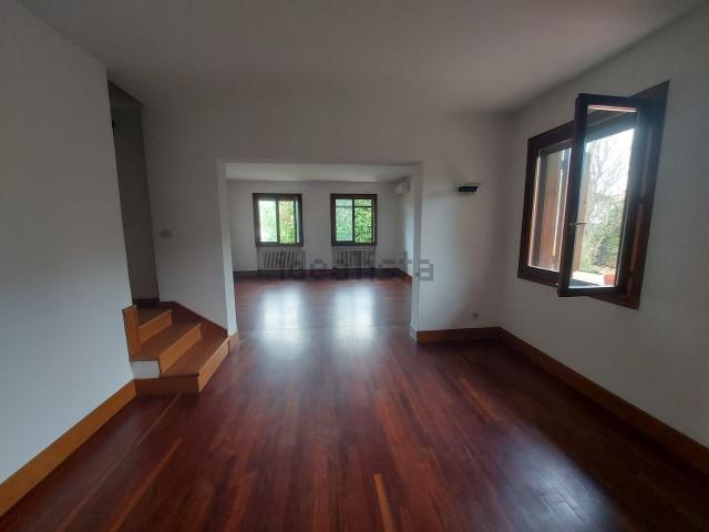 Villetta bifamiliare in vendita di 233 m² in Via Ponte Marchese