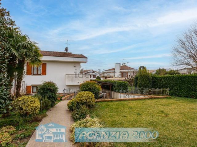 Villetta bifamiliare in vendita di 233 m²