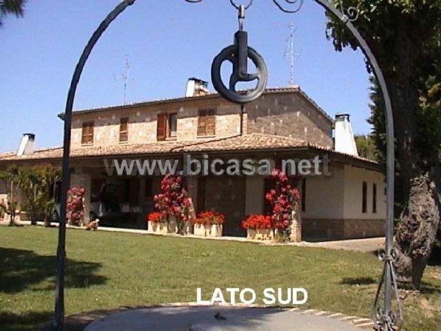 Villetta bifamiliare in vendita di 230 m² in Strada della Campanara