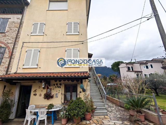 Villetta bifamiliare in vendita di 230 m² in Via Torrone, 123