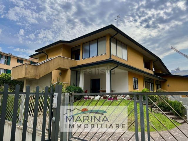 Villetta bifamiliare in vendita di 230 m² in Via Bembo, 2