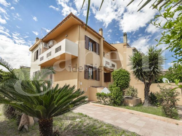Villetta bifamiliare in vendita di 230 m² in Via Canova, 3