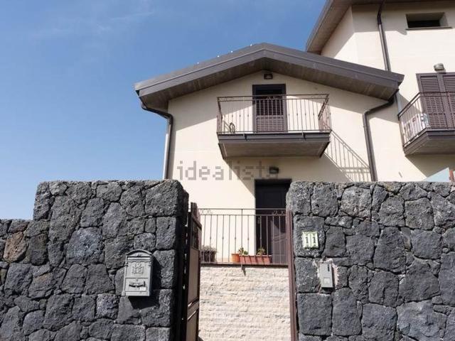Villetta bifamiliare in vendita di 230 m² in Via Catanzaro, 11