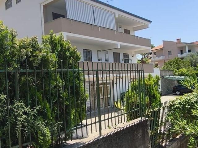 Villetta bifamiliare in vendita di 230 m² in Via Crisosa, 28