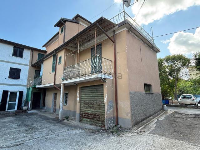 Villetta bifamiliare in vendita di 230 m² in Via dei Saraceni