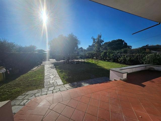 Villetta bifamiliare in vendita di 230 m² in Via della Gora, 72