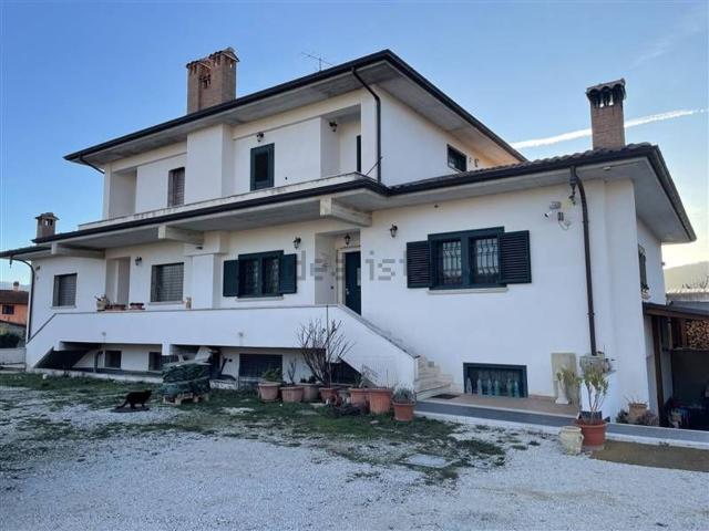 Villetta bifamiliare in vendita di 230 m² in Via delle Ginestre