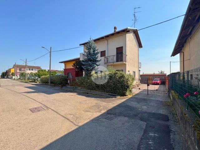 Villetta bifamiliare in vendita di 230 m² in Via Egitto, 58